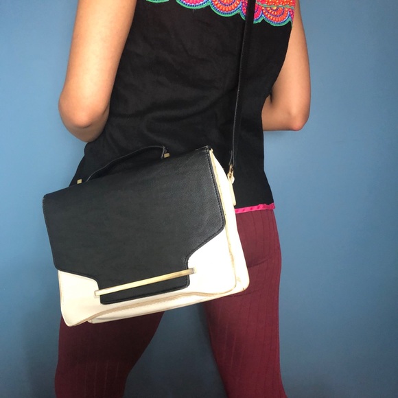 SOLD ๐ UO Black, White & Gold shoulder bag - Picture 2 of 5
